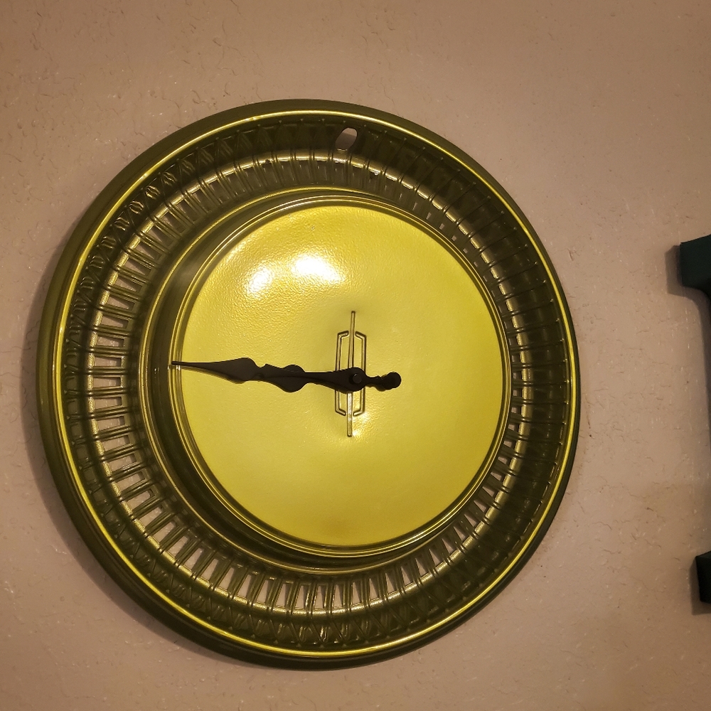 Vintage Oldsmobile Hubcap clock